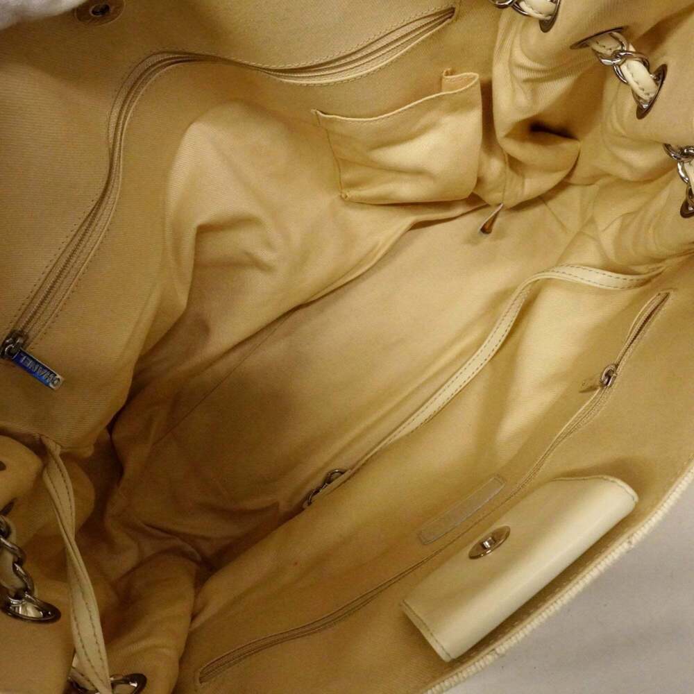 CHANEL White Canvas Tote Bag - Picture 4 of 16